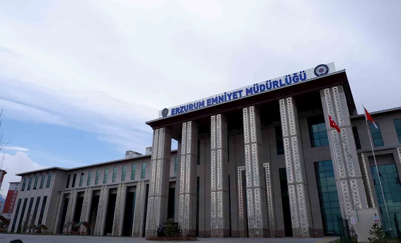 Polis kaza kurşunu ile arkadaşını yaraladı
