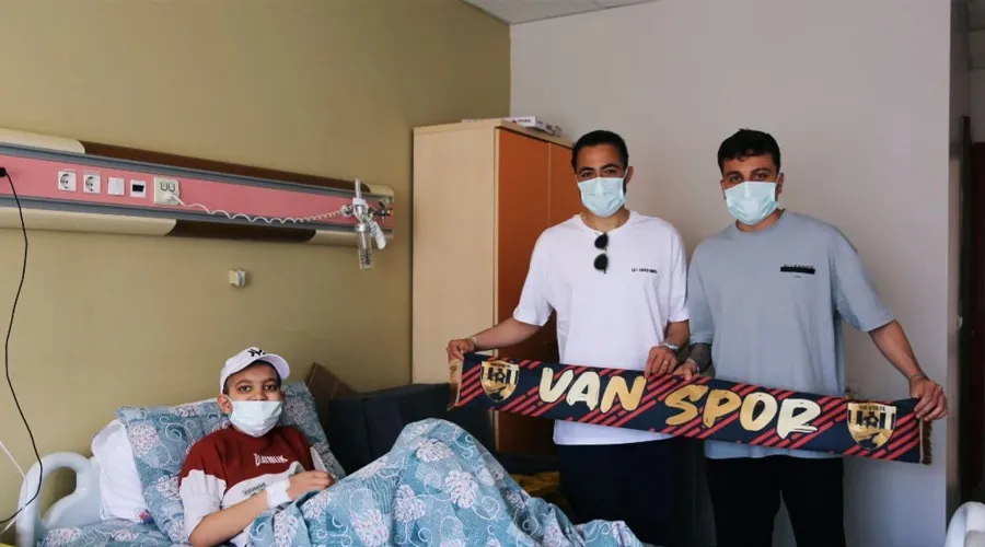 Vansporlu Futbolculardan Lösemili Miniklere Umut Ziyareti!