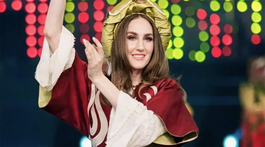 Miss World Sahnesinde İdil Bilgen: Hint Dansı Esintili Açılış Eleştirileri Yanıtsız Kaldı