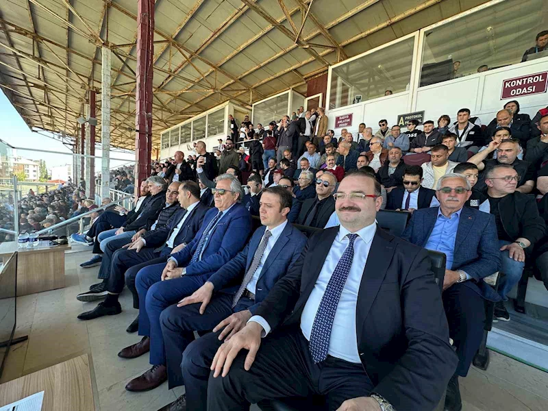 Rektör Hacımüftüoğlu, Erzurumspor’u yalnız bırakmadı
