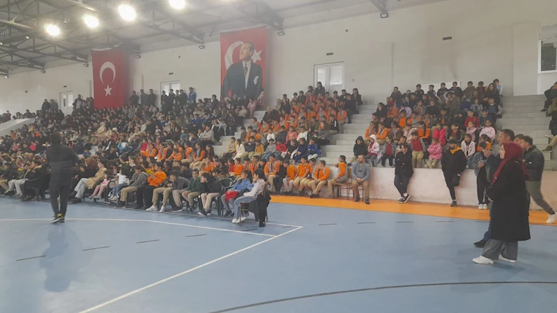 Vagon Sahne Akyaka’da çocuklarla buluştu
