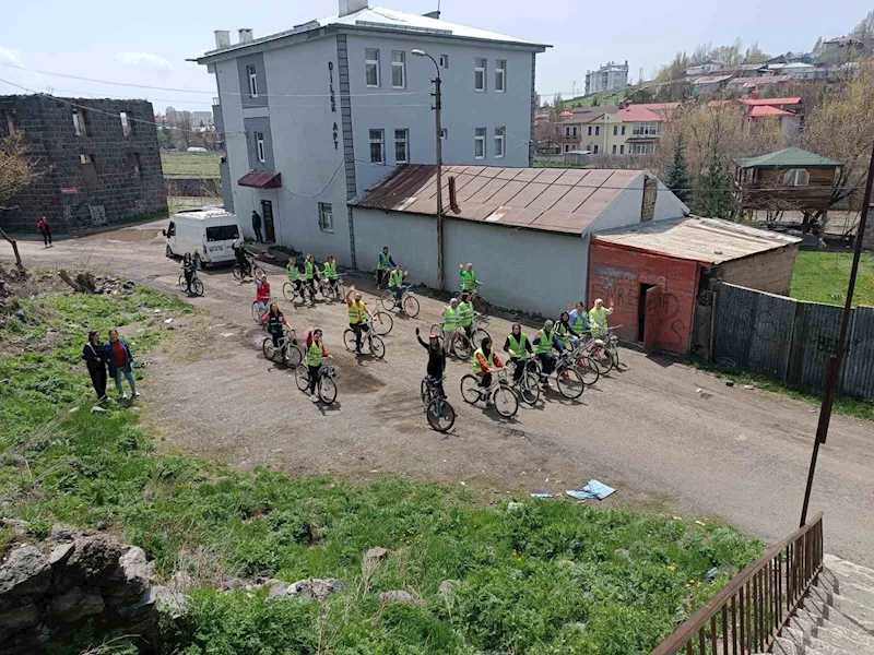 Kars’ta pedallar sağlıklı yaşam için çevrildi
