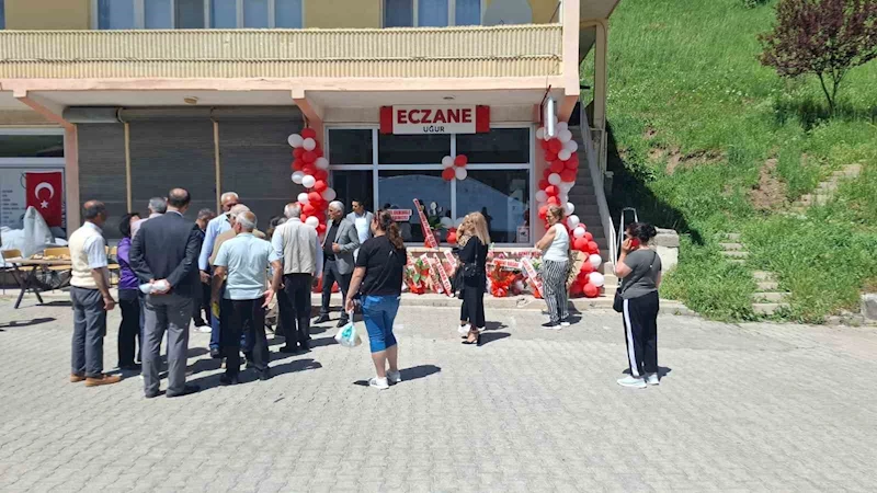 Pülümür’de 18 yıl aradan sonra eczane açıldı

