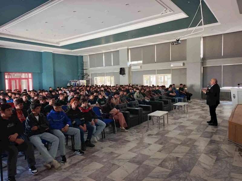 Liseli gençlere yönelik ’Aile ve Mahremiyet’ semineri gerçekleştirildi
