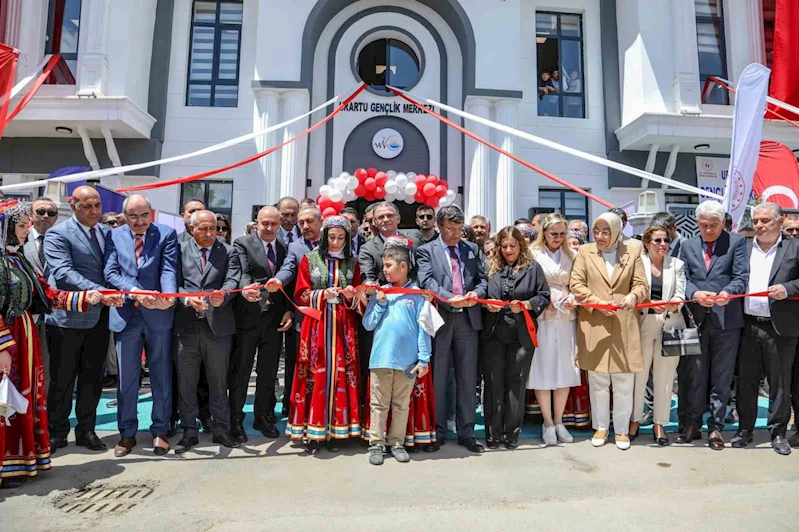 Van’da 4 gençlik merkezinin açılışı yapıldı
