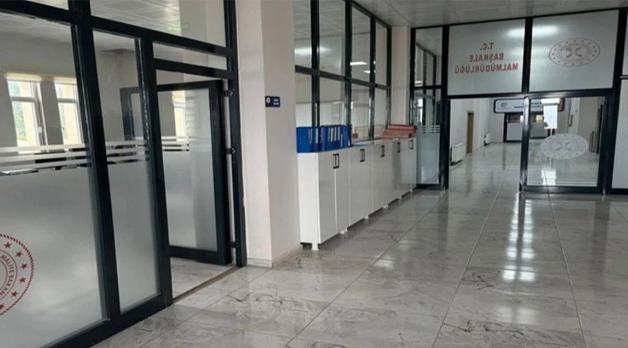 Başkale Mal Müdürlüğü Kapanıyor: Vatandaşlar 116 Kilometrelik Vergi Yoluyla Mücadele Edecek!