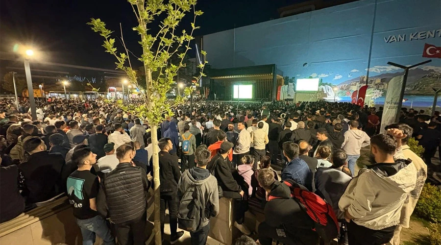 Vanspor Final İçin Sahaya İniyor: Kent Meydanı