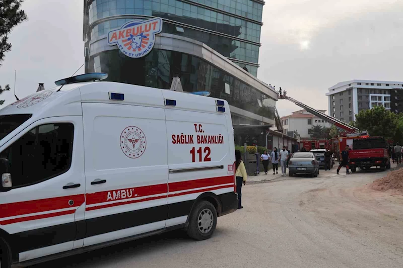 Elazığ’da plazada yangın paniği

