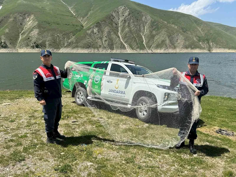 Jandarma kaçak avcıları yakaladı
