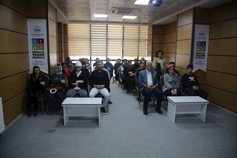 Elazığ Belediyesi, dil ve konuşma becerileri semineri düzenledi
