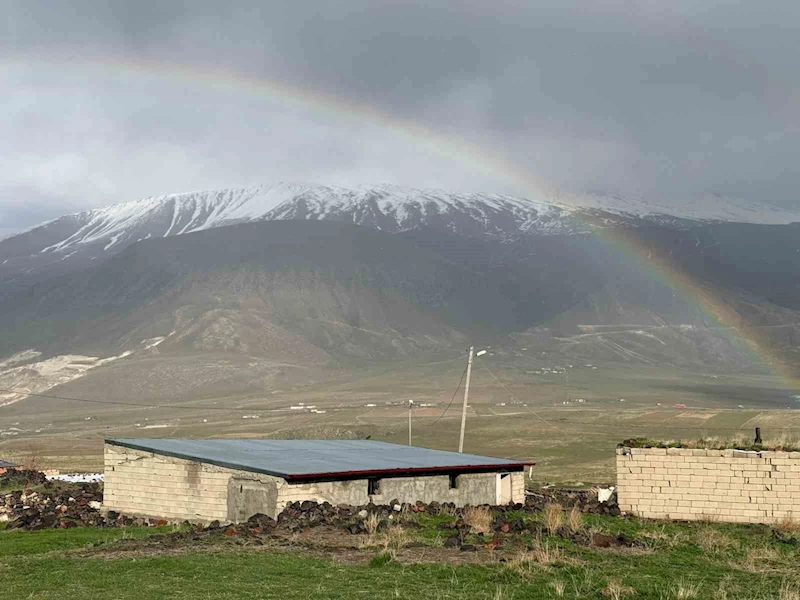 Ağrı Dağı eteklerinde gökkuşağı güzelliği
