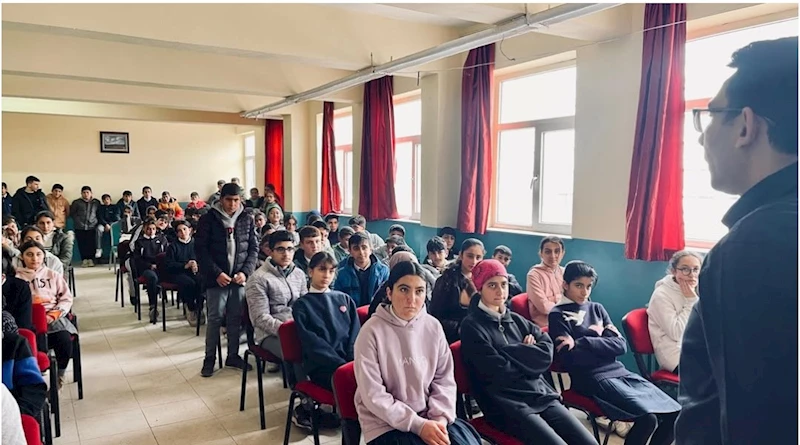 Polislerden öğrencilere meslek tanıtımı

