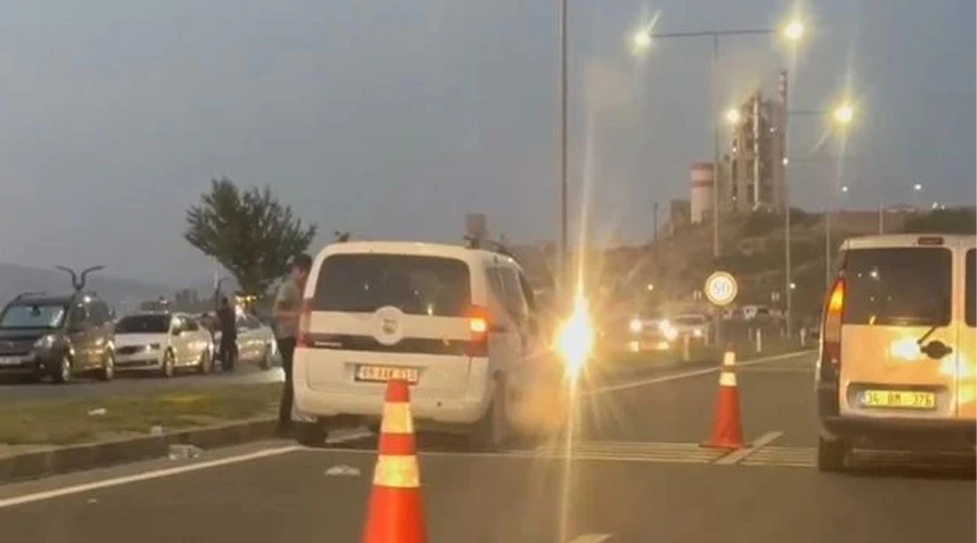 Van-Edremit Karayolunda Zincirleme Trafik Kazası: Ulaşım Adeta Durdu!