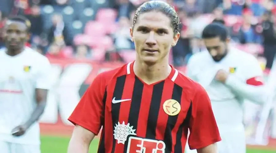 Vanspor Orta Sahaya Güçlü Bir Takviye Yaptı: Mehmet Özcan Kırmızı-Siyahlı Ekibe Katılıyor!