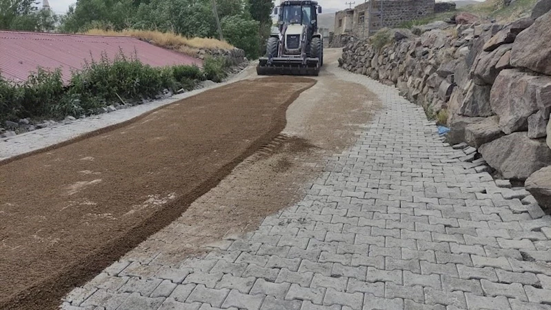 Diyadin köyleri modern yollara kavuşuyor
