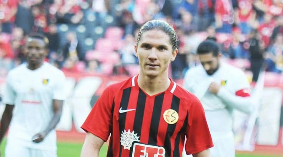 Vanspor Orta Sahaya Güç Katıyor: Mehmet Özcan Kırmızı-Siyahlılara Katıldı