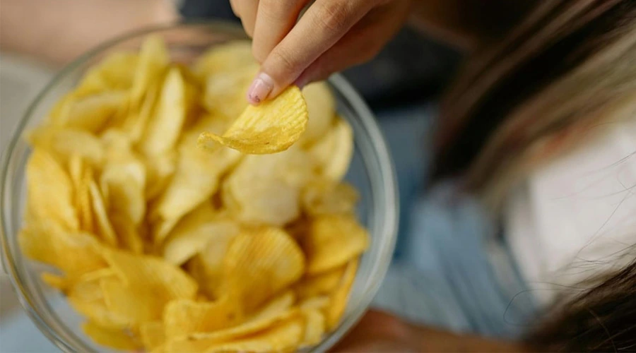 Lay’s Cipslerinde Gıda Güvenliği Alarmı: Mineral Yağ Kontaminasyonu Nedeniyle Toplu Geri Çağırma!