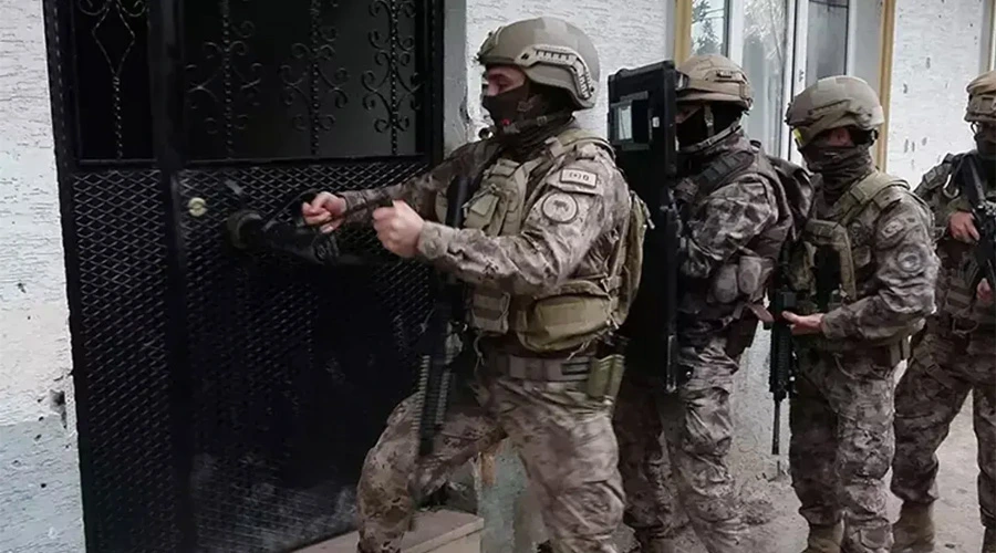 Van Dahil 7 İlde Uyuşturucu Operasyonu: 825 Kilogram Eroin Ele Geçirildi, 30 Şüpheli Gözaltında