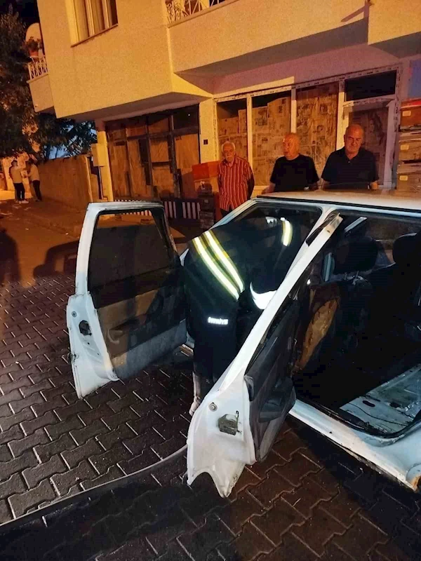 Bingöl’de park halindeki araç alev aldı

