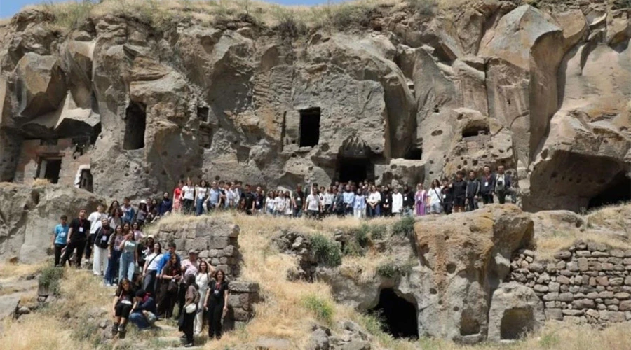 Gençler Tarihin İzinde: Antalya’dan Van Gölü Kıyılarına Kültür Yolculuğu