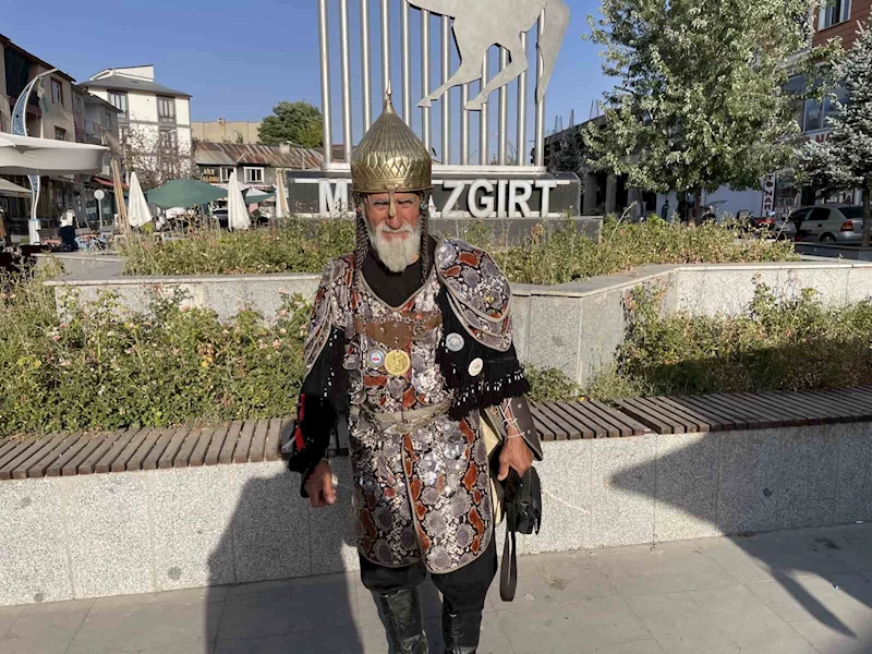 Savaş kıyafetini giydi, Malazgirt Kalesi’ni yeniden fethetti

