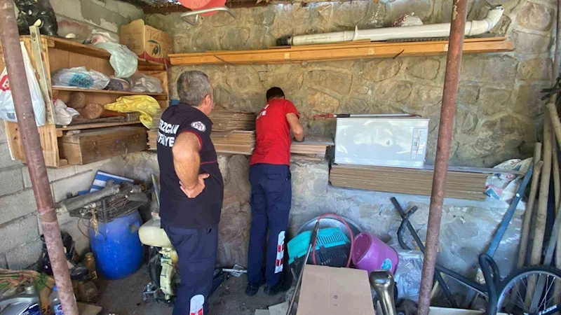 Erzincan’da boruya sıkışan yavru kediyi itfaiye kurtardı

