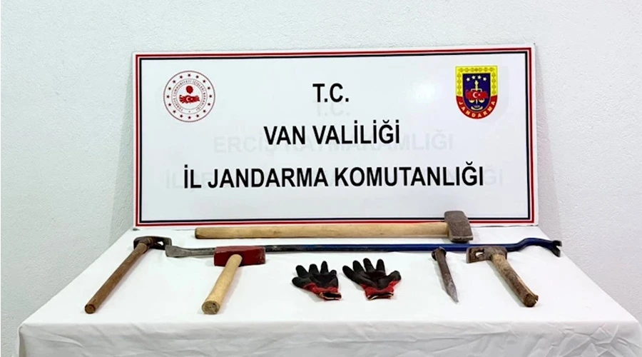 Van’da kaçak kazı yapan 3 kişi yakalandı