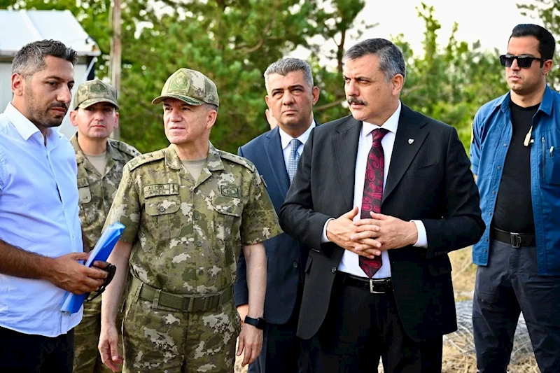 Askeri tesis inşaatlarını incelediler
