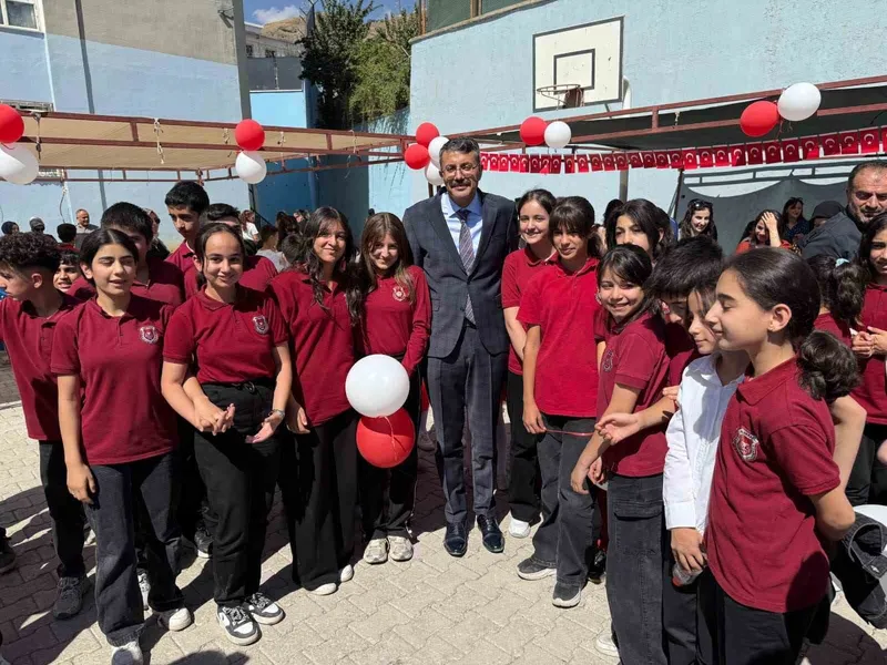 Hakkâri’de İlköğretim Haftası coşkusu

