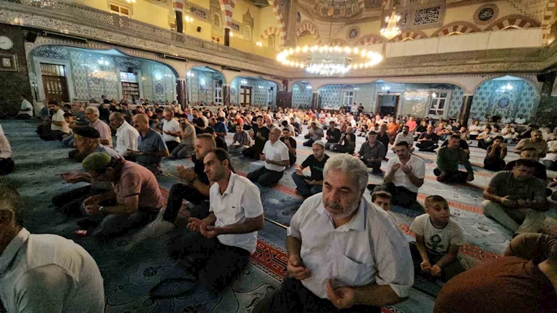 Elazığ’da Mevlid Kandili’nde camiler doldu
