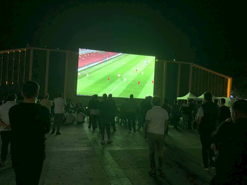 Erzincanlılar, A Milli Takım’ın galibiyet sevincini meydanda yaşadı
