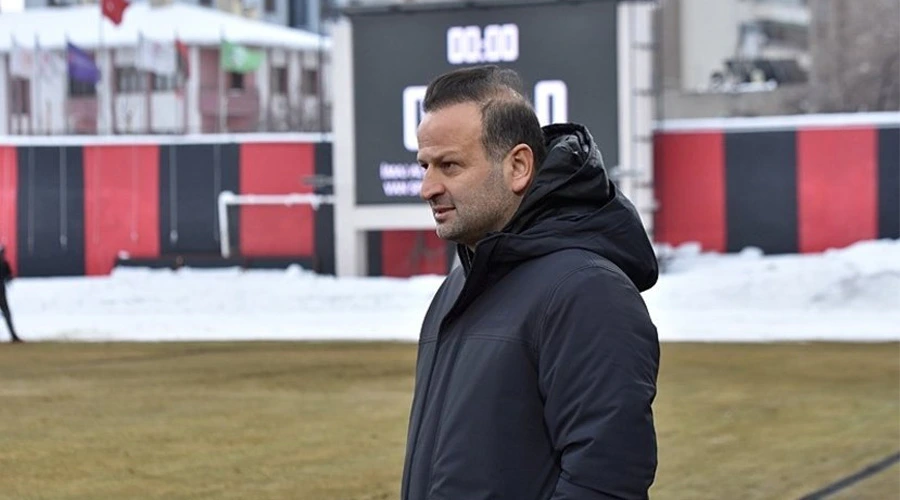 Vanspor Teknik Direktörü Osman Zeki Korkmaz'dan Flaş Açıklama: "Emin Adımlarla İlerliyoruz"