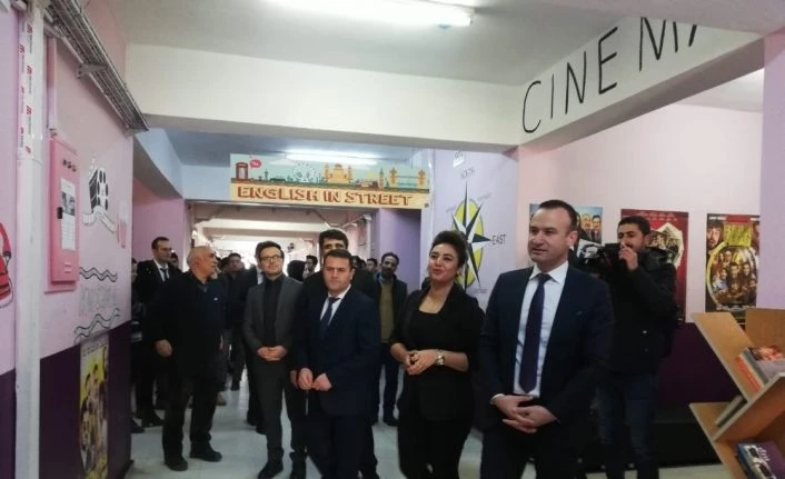 Ağrı’da öğrenciler İngilizceyi uygulamalı olarak öğreniyor
