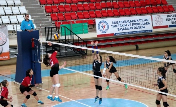 ANALİG voleybol çeyrek finalleri başladı