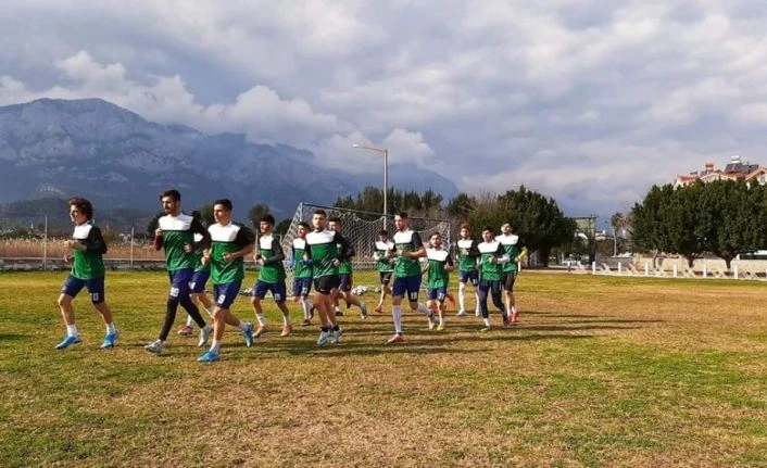 Arapgirspor’un Antalya kampı sürüyor
