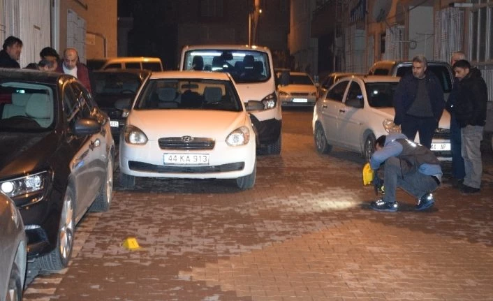 Başından silahla vurulan genç yaşam mücadelesini kaybetti