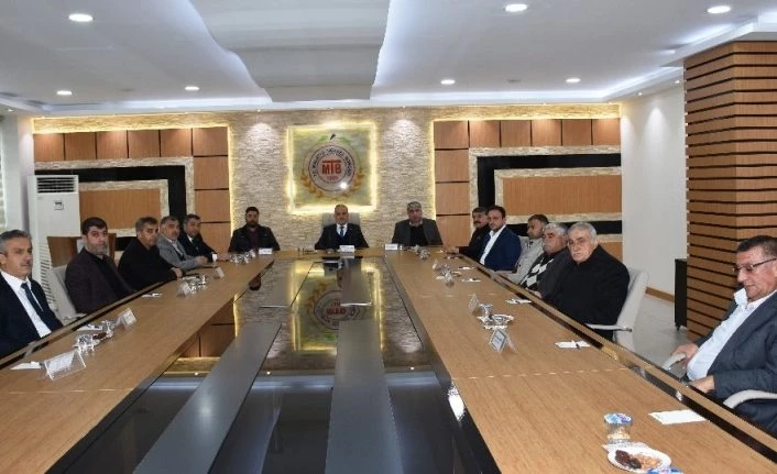 Başkan Özcan: "25 tır yardım geri gönderildi"