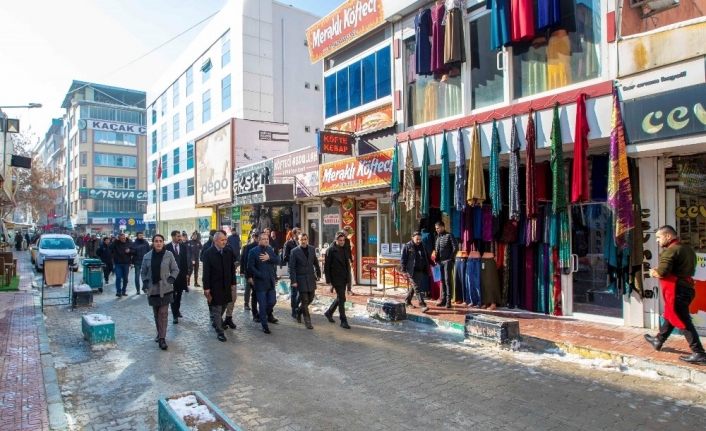 Van İpekyolu Belediye Başkan Vekili Aslan’ın sokak incelemeleri ve esnaf ziyaretleri devam ediyor