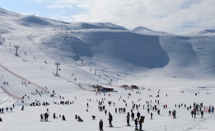 Bingöl’de kayak merkezi, tatille birlikte doldu