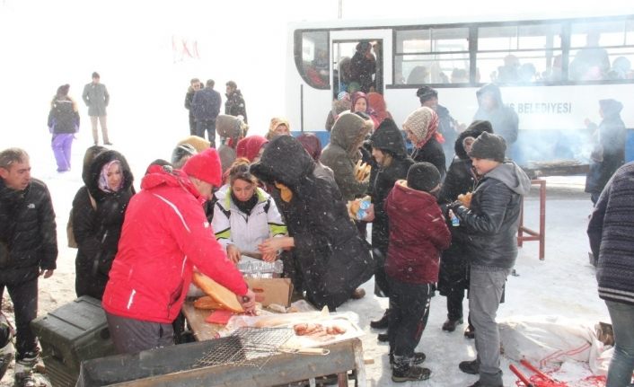 Bitlis Belediyesinden kursiyerlerine kayak jesti