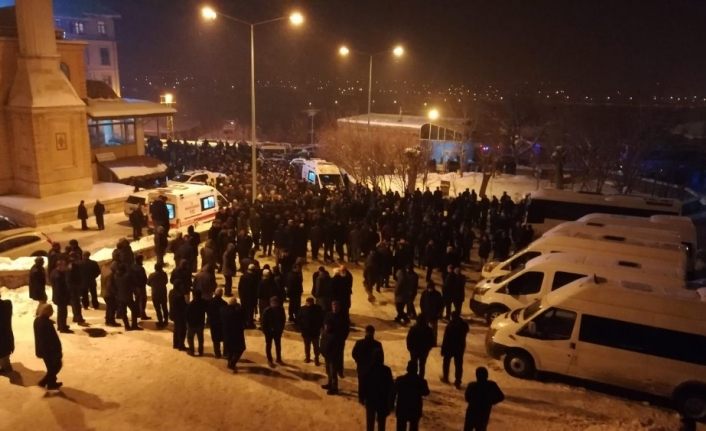 Bitlisli kanaat önderi Çevik, binlerce kişinin katılımıyla toprağa verildi