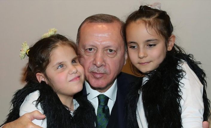 Cumhurbaşkanı Erdoğan görme engelli öğrencileri kabul etti