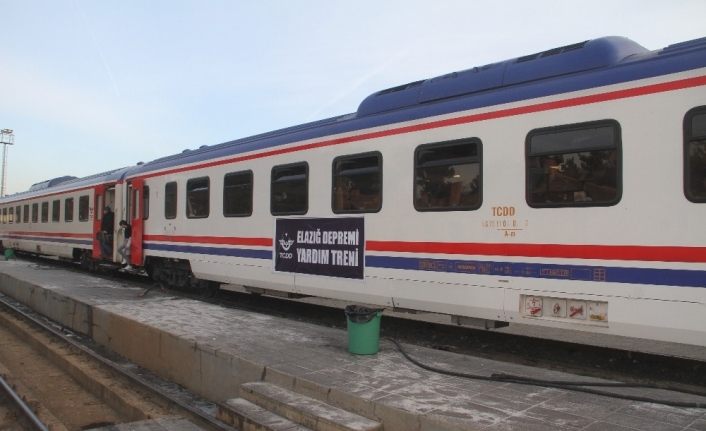 Deprem sonrası vatandaşlar vagonlarda kalmaya başladı