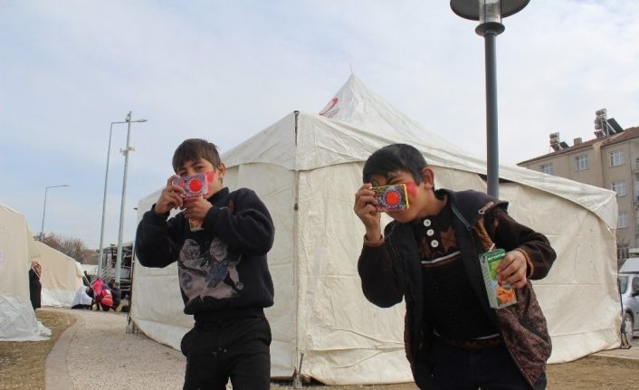 Depremin vurduğu Elazığ’da, çocukların çadır kentlerde yaşamı