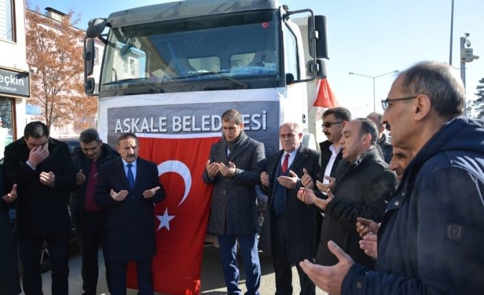 Depremzedeler için toplanan yardımlar dualarla uğurlandı