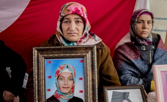Diyarbakır annelerinden Akkuş: Kızım kokunu, sesini çok özledik