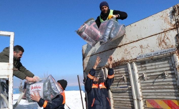 Edremit Belediyesinin ilk yardım tırı yola çıktı