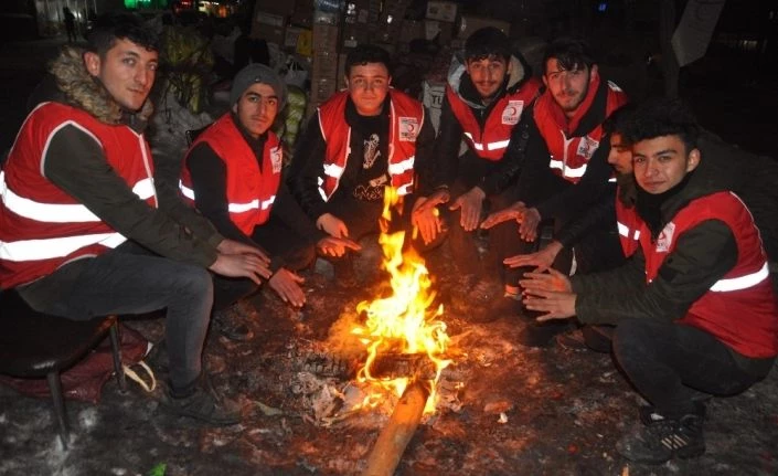 Eksi 25 derecede geç saatlere kadar Elazığ ve Malatya için seferber oldular