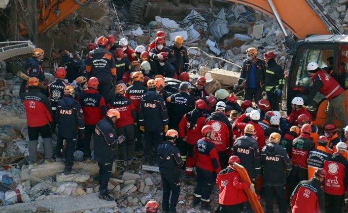 Elazığ’da bir kişinin daha cansız bedenine ulaşıldı