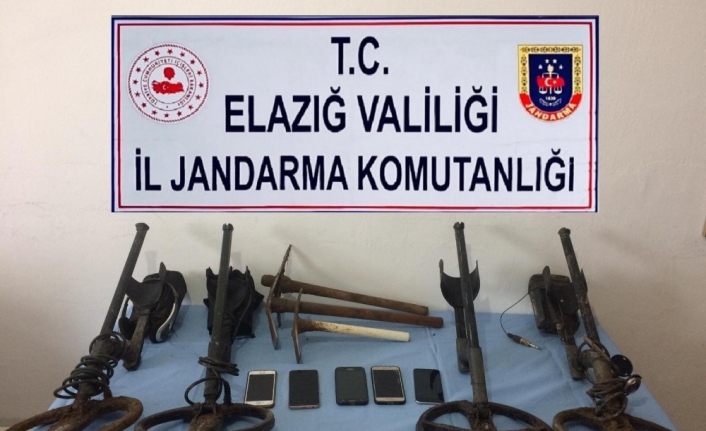 Elazığ’da define arayan 5 şüpheli yakalandı